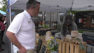 Santa Clarita Valley Farmer’s Markets Manger Larry McClement uses fresh food to unite the community