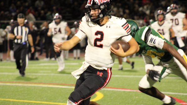 Hart Hawks stay undefeated in league with win over Canyon Cowboys