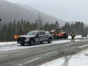Youth girls’ hockey team from Santa Clarita involved in fatal crash in Colorado